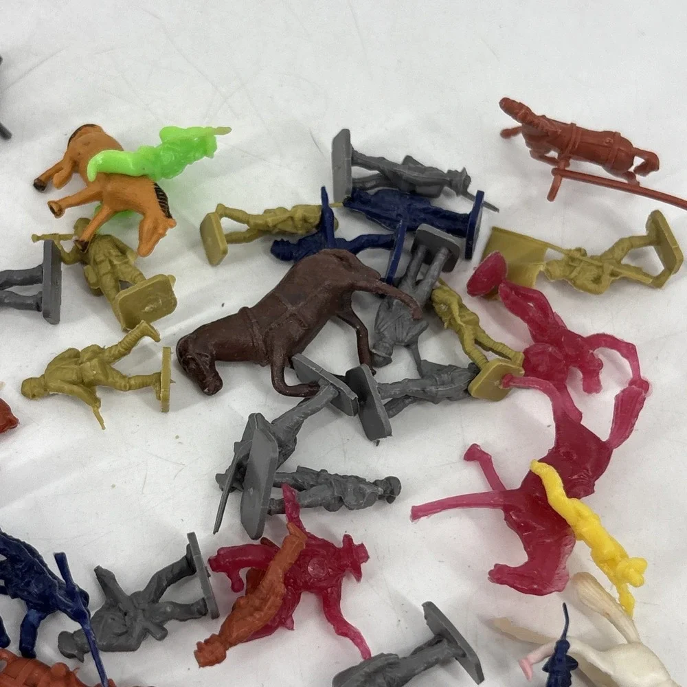 Vintage 1950s Cowboys Indians & Soldiers Plastic Toy Lot of 82 Miniature